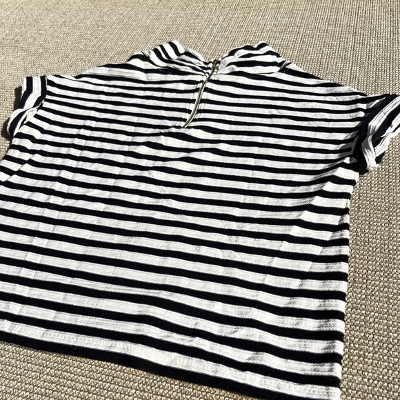 Women’s Short Sleeve Striped Shirt. Medium - Picture 7 of 12
